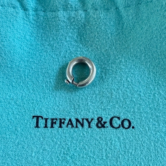 Tiffany Sterling silver clasping ring - Picture 1 of 5
